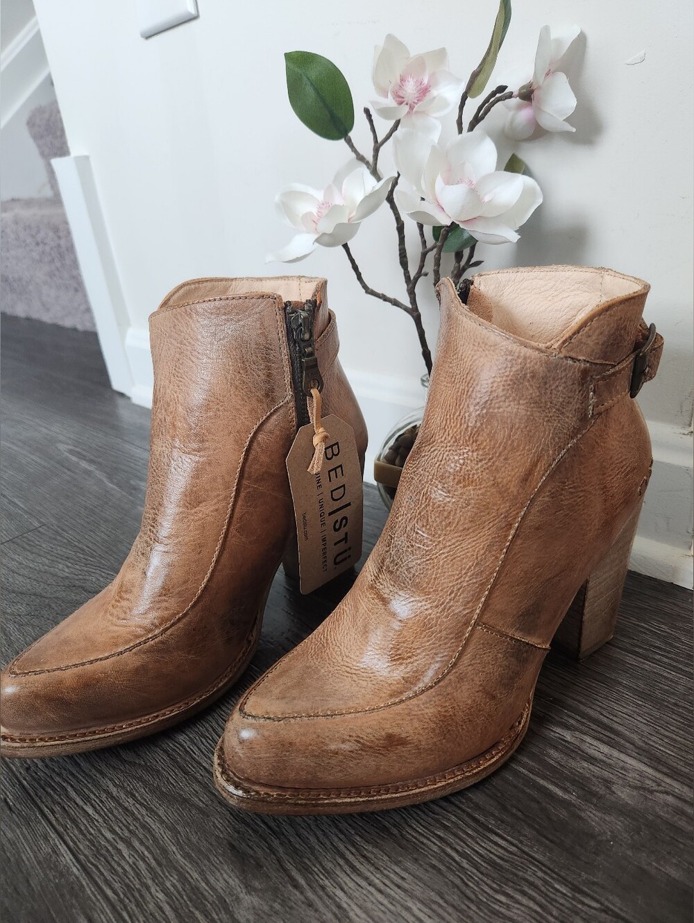 New In Box Isla By Bed Stu 7.5 Tan Boots